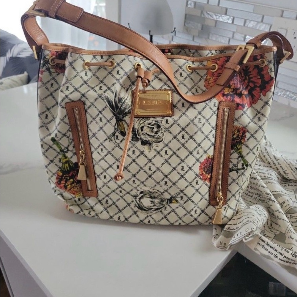 L.A.M.B  Gewn Stefani bag used this is a great summer and travel purse!